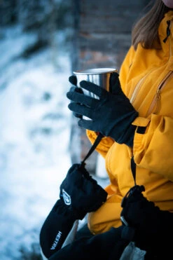 Hestra Merino Wool Liner Active - 5 Finger 9 Hestra Merino Wool Liner Active - 5 Finger -Winter Sportswear Hestra Merino Wool Liner Active 5 f 2023 390 Charocoal 4