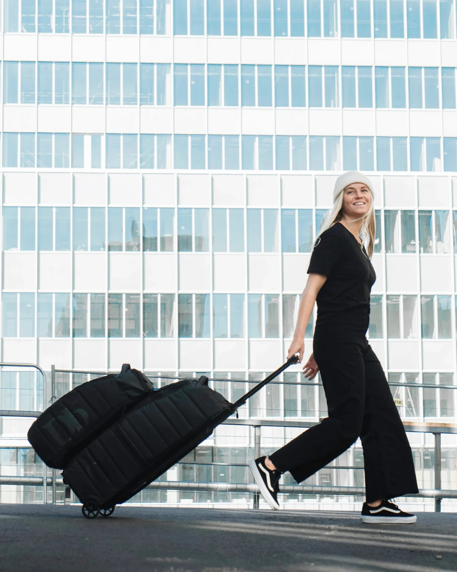 Douchebags The Strm 60L Roller Bag Zwart 4 Douchebags The Strm 60L Roller Bag Zwart - Image 2